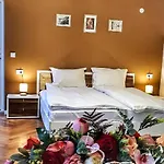 Casa Crown ゲストハウス 3*